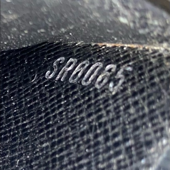 Louis Vuitton Epi Noir Tri-Fold Wallet - Picture 8 of 11